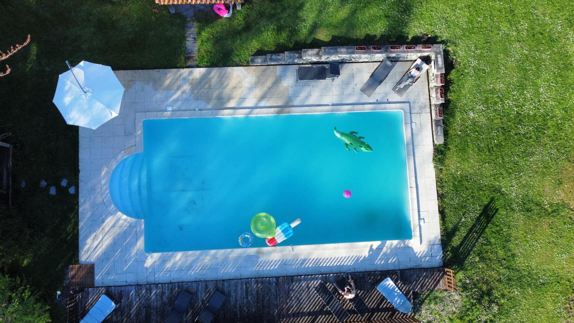 Entire Apartment With Swimming Pool Near Aubeterre Saint-Romain  Exterior photo